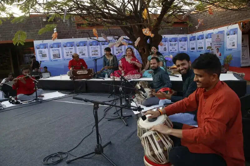 मप्रः सदानीरा समागम की अंतिम संध्या लोकसंगीत, संस्कृति और नर्मदा की महिमा से हुई सराबोर