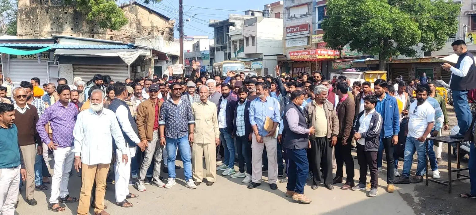 गोगामेड़ी हत्याकांड़: सर्वसमाज का भीलवाड़ा व शाहपुरा में बाजार बंद, रैली निकाल दिया ज्ञापन