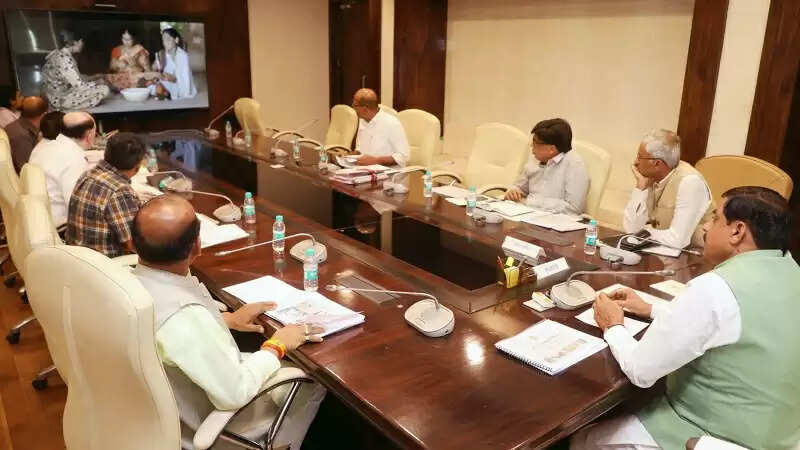 कुटीर और ग्रामोद्योग उत्पाद ऑनलाइन प्लेटफार्म पर उपलब्ध हों: मुख्यमंत्री डॉ. यादव