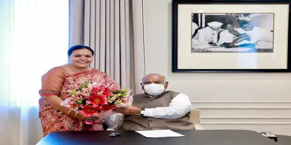 झारखंड की मंत्री दीपिका पांडेय सिंह ने खरगे और वेणुगोपाल से दिल्ली में की मुलाकात