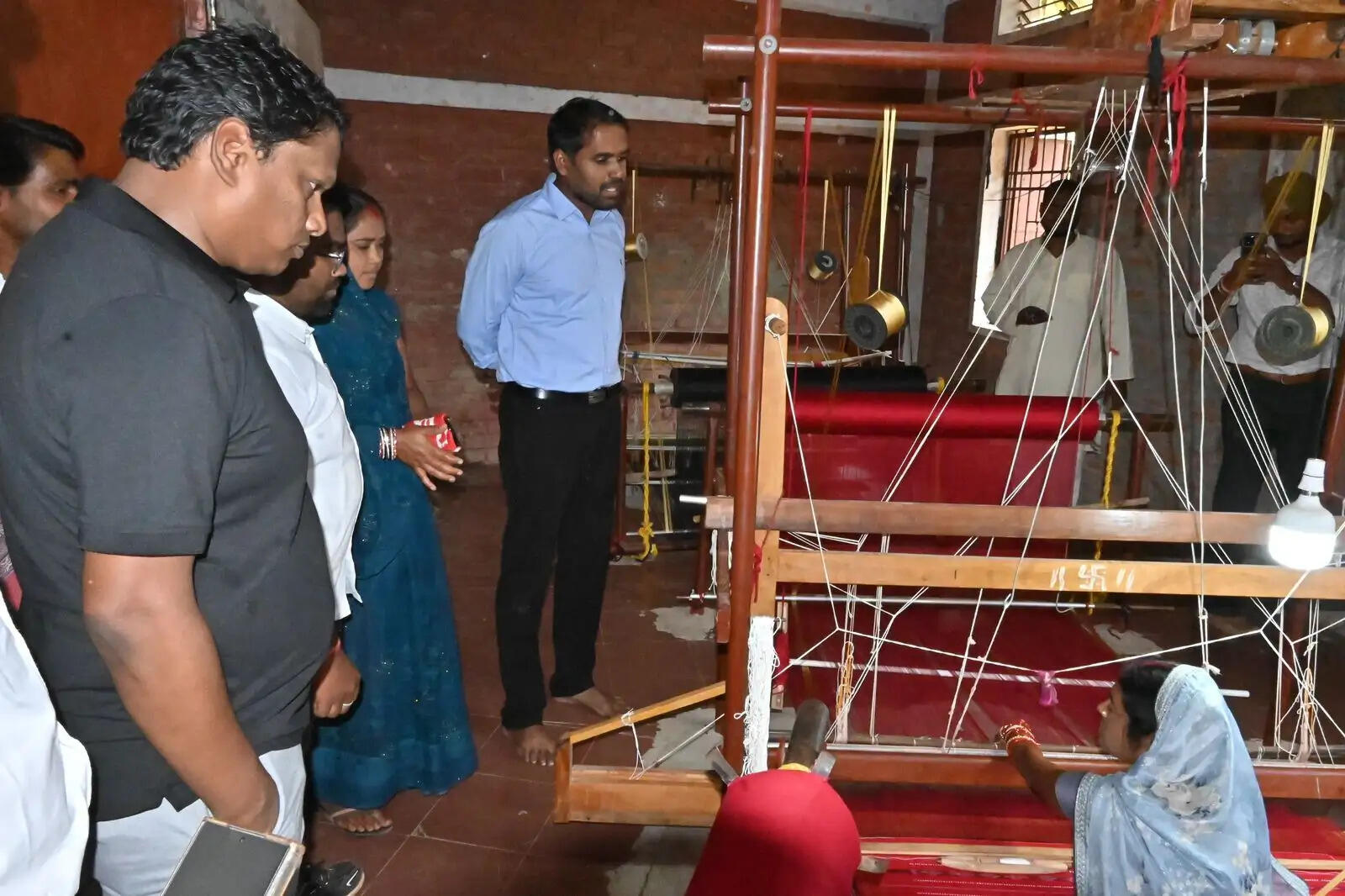 धमतरी जिले में संबलपुरी साड़ी केंद्र को मिलेगी नई पहचान