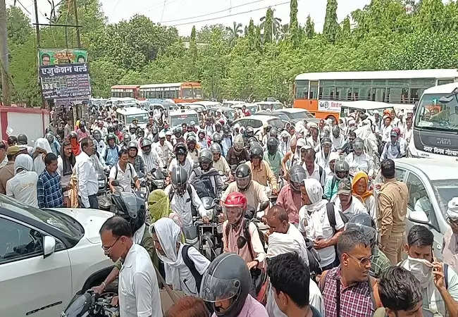 लोस चुनाव: गोरखपुर एवं बासगांव के मतदान केन्द्रों के लिए पोलिंग पार्टियां रवाना