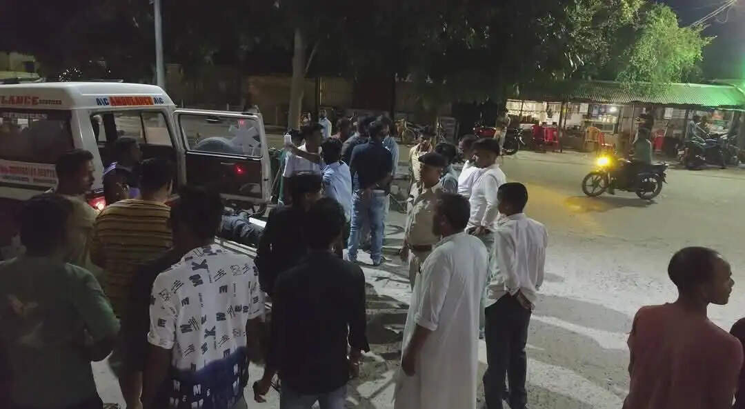 सुपौल में तेज रफ्तार ट्रैक्टर का कहर, बाइक सवार युवक गंभीर रूप से घायल