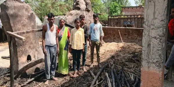 शादी के लिए जोड़े पैसे आग में जले