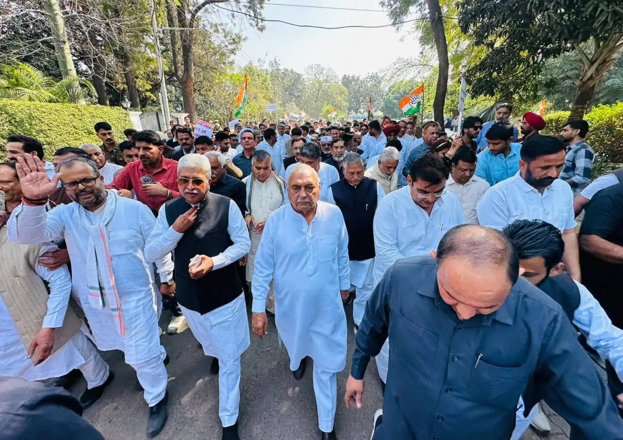 मनरेगा का नाम बदलने के विरोध में कांग्रेस&nbsp;ने&nbsp;चंडीगढ़&nbsp;में&nbsp;किया&nbsp;प्रदर्शन