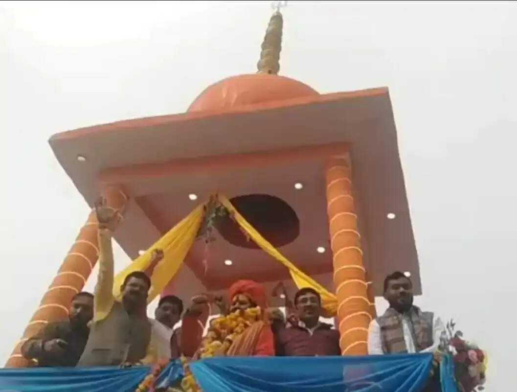 औरैया : श्री वीर विजय हनुमान मंदिर में प्रतिमा अनावरण,हिंदू एकता पर बोले हनुमानगढ़ी से आए महंत राजू दास