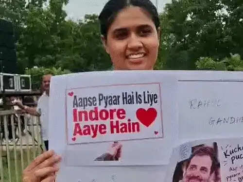 इंदौर पहुंचे&nbsp;राहुल गांधी,&nbsp;शाम को ‘छात्रों की गूंज’ में युवाओं से करेंगे&nbsp;संवाद