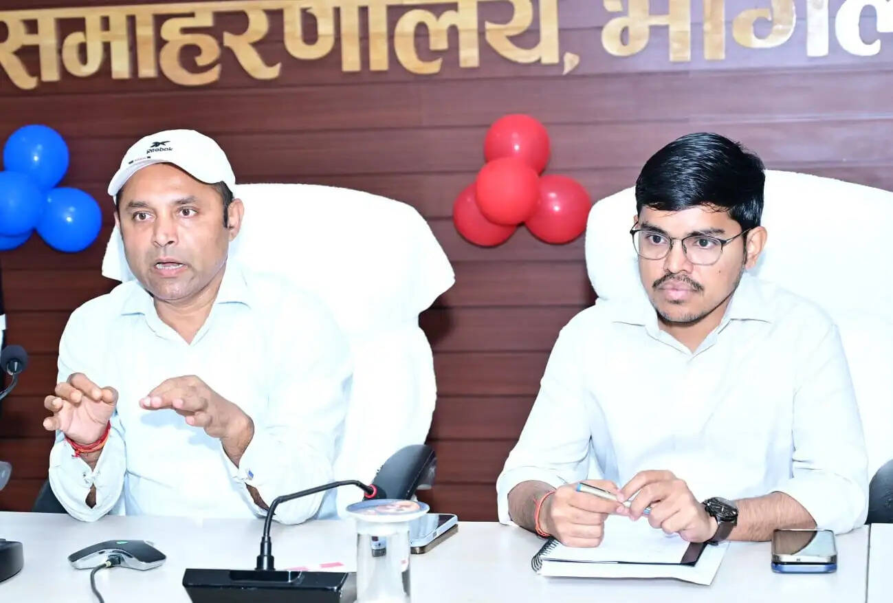 सहयोग शिविर को लेकर जिलाधिकारी ने की बैठक