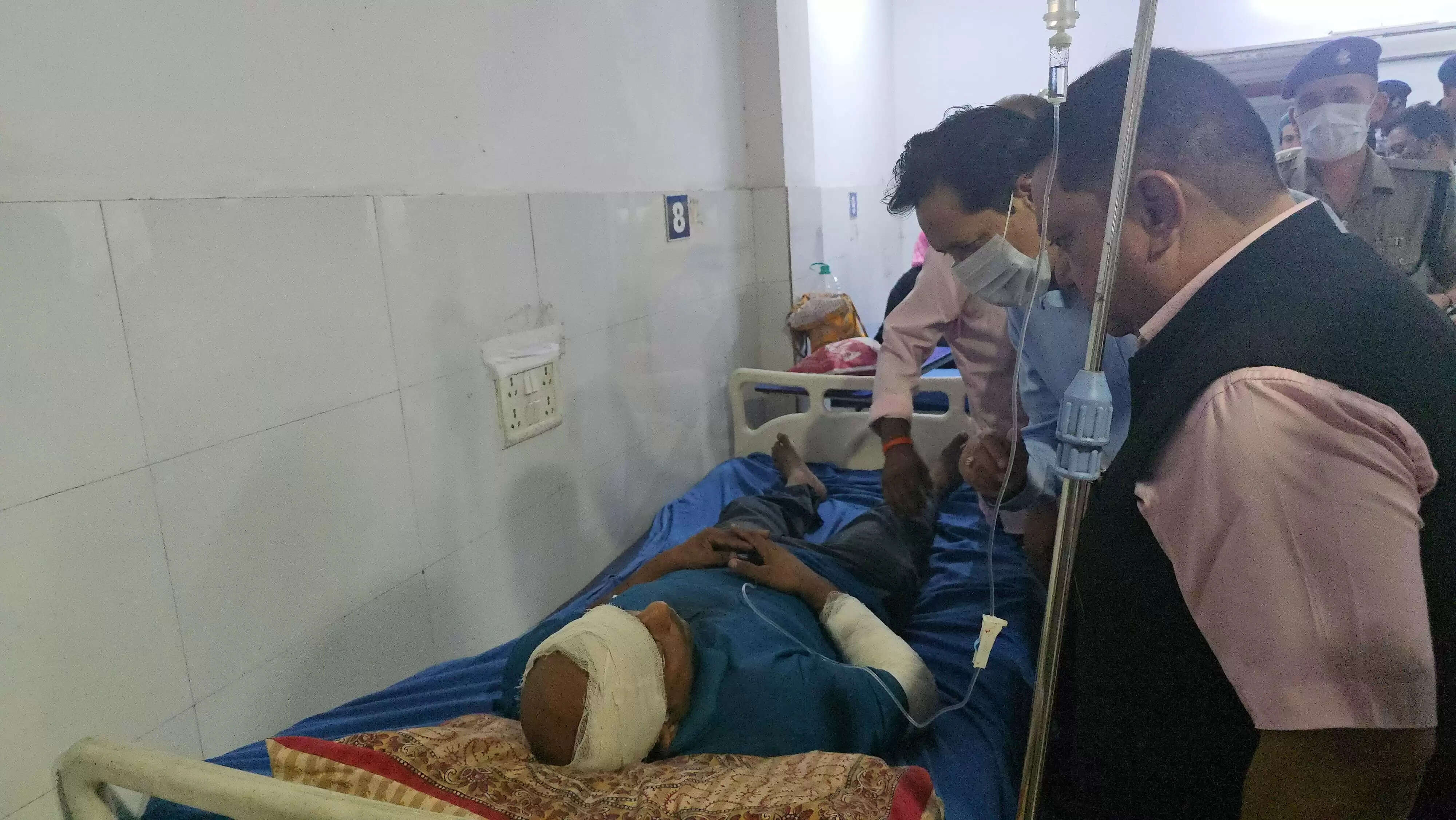 काशीपुर में सूर्य फैक्ट्री में सिलेंडर विस्फोट: एक श्रमिक की मौत, 10 घायल