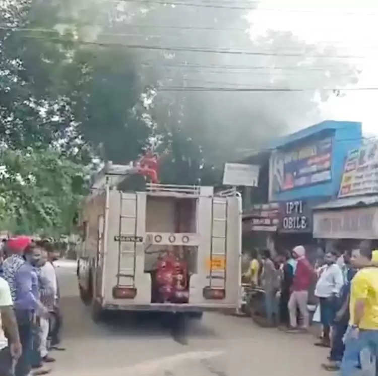 बंक क्लास कैफे में लगी भीषण आग, दमकल विभाग ने पाया काबू