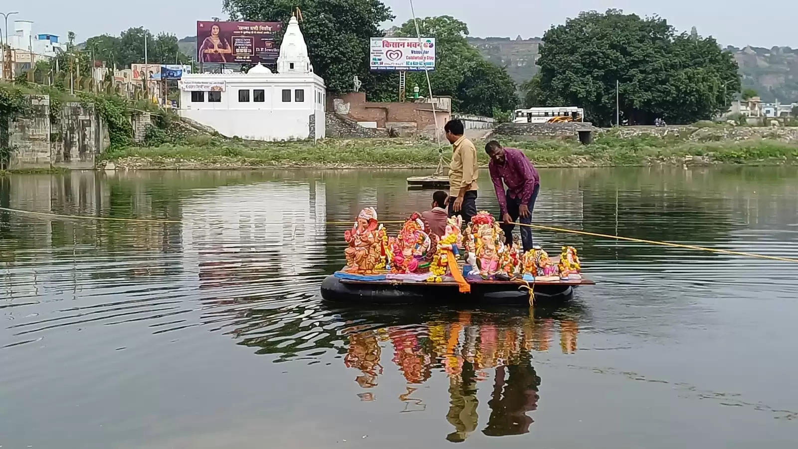 गाजे बाजे के साथ शुरू हुआ गणपति विसर्जन, कड़े रहे सुरक्षा के बंदोबस्त