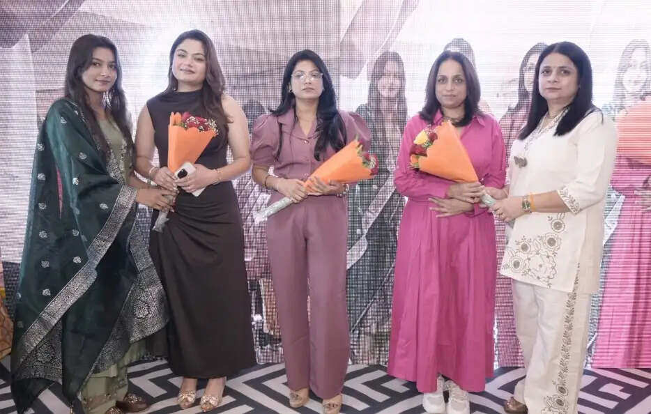 मेकअप सेमिनार में महिलाओं ने सीखे मेकअप के हुनर