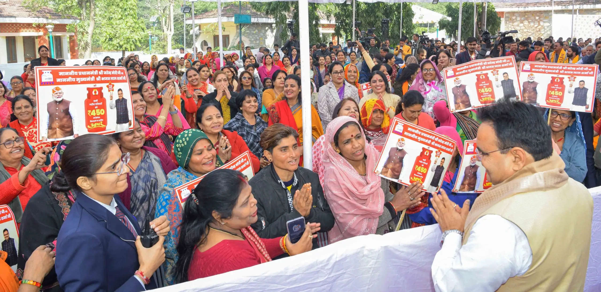 रसोई गैस सिलेंडर सब्सिडी योजना की महिला लाभार्थियों ने जताया मुख्यमंत्री का आभार