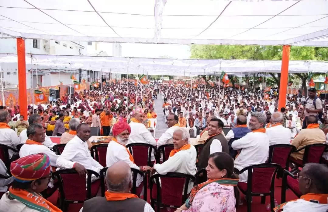 भाजपा प्रत्याशी रावत ने वैदिक मंत्रोच्चार के साथ भरा नामांकन