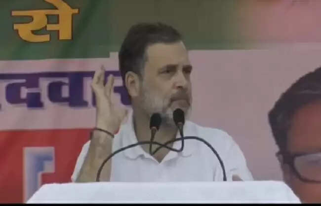 नीतीश कुमार केंद्र सरकार में बैठे लोगों के निर्देशों पर काम कर रहे हैं : राहुल गांधी