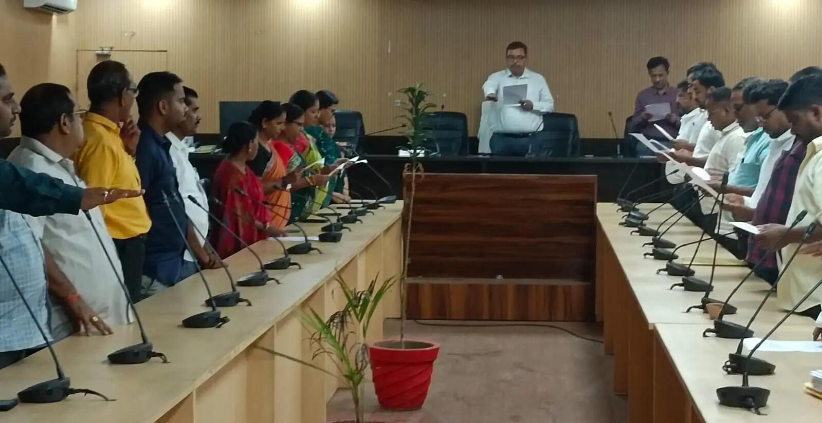 विश्व बाल दिवस पर आयुक्त के सचिव के नेतृत्व में शपथ ग्रहण कार्यक्रम का आयोजन