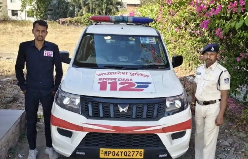 मप्र के डायल 112 हीरोज: कार खराब होने से रास्ते में फँसी प्रसूता को देर रात पहुँचाया अस्पताल