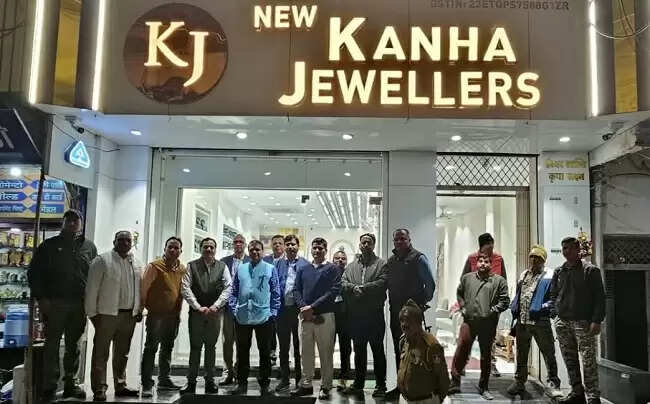 सतनाः सराफा में जीएसटी का छापा, तीनों दुकानों को किया गया सील