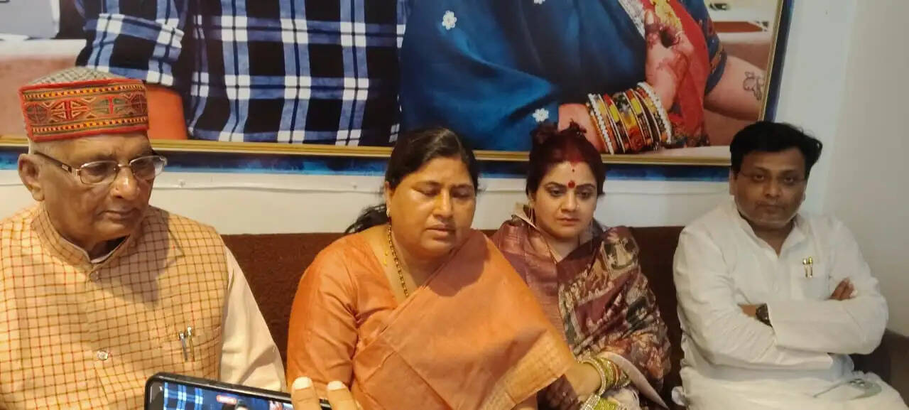 सारण शिक्षक चुनाव में एनडीए प्रत्याशी के पक्ष में मत देने की मंत्री लेशी सिंह ने किया अपील