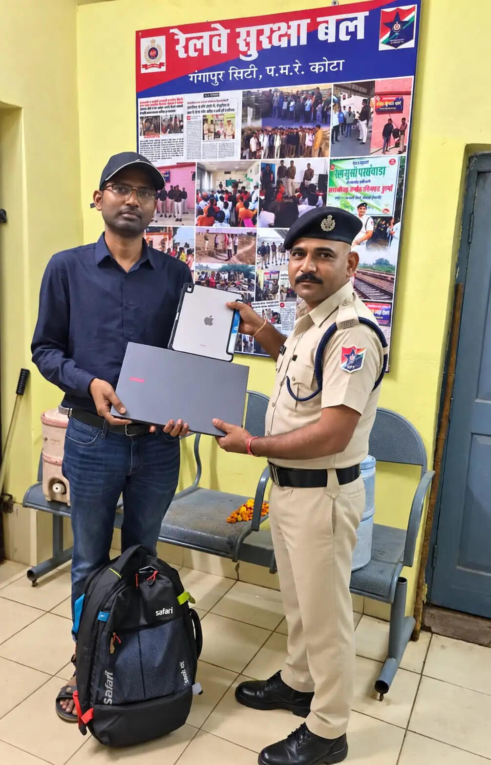 यात्री का ₹1.05 लाख का सामान सुरक्षित लौटाया&nbsp;:&nbsp;गाड़ी&nbsp;में छूटा था आईपैड, लैपटॉप सहित पिट्ठू बैग