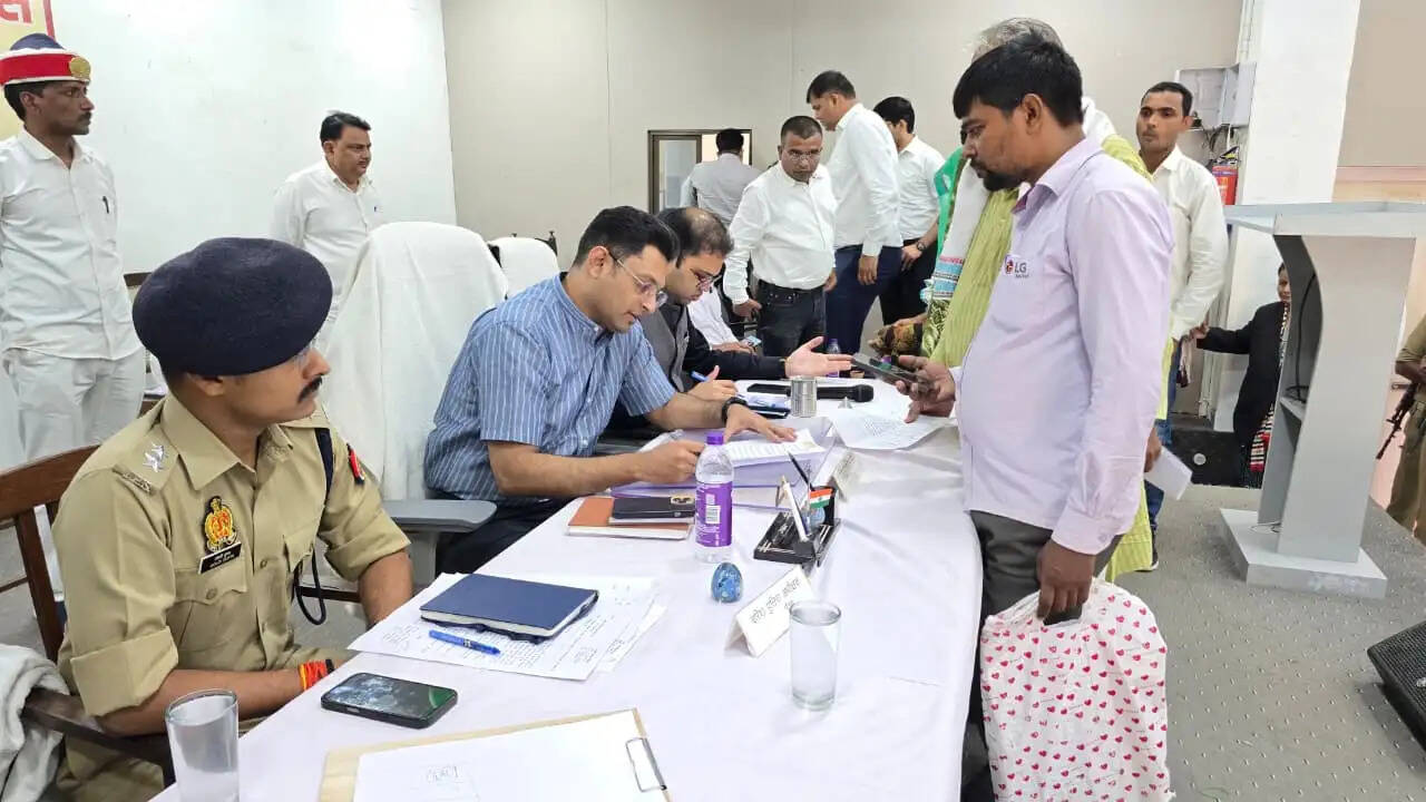 जिलाधिकारी ने एक्सईएन हाईडल पर जताई नाराजगी, एनओसी त्वरित निस्तारण के दिए निर्देश