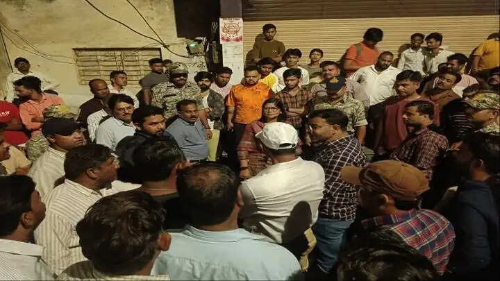 ग्वालियरः मूलभूत सुविधाओं की हकीकत जानने के लिए कलेक्टर अचानक पहुँचीं रानीपुरा बस्ती