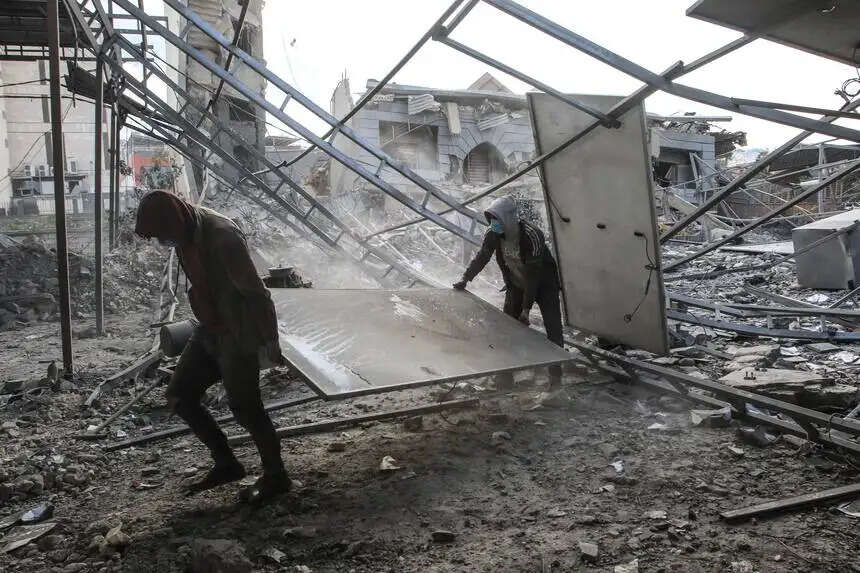 पश्चिम एशिया में युद्ध थमने के संकेत नहीं, दोनों तरफ से ड्रोन और मिसाइलों की बौछार तेज