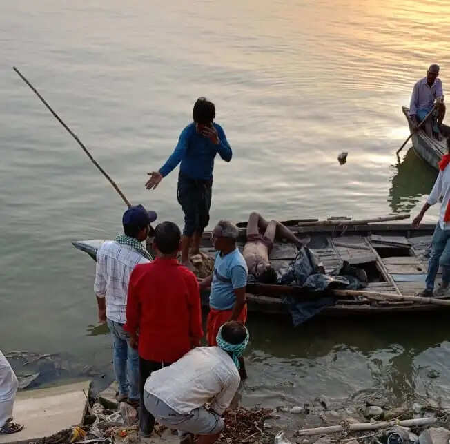 गंगा स्नान के दौरान युवक की डूबने से मौत, नाविकों ने किया बचाने का प्रयास