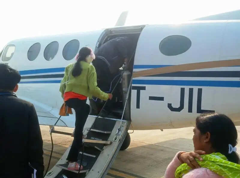 मण्डलाः पीएमश्री एयर एम्बुलेंस से गंभीर रूप से बीमार रितिका को एयरलिफ्ट कर भेजा गया चंडीगढ़