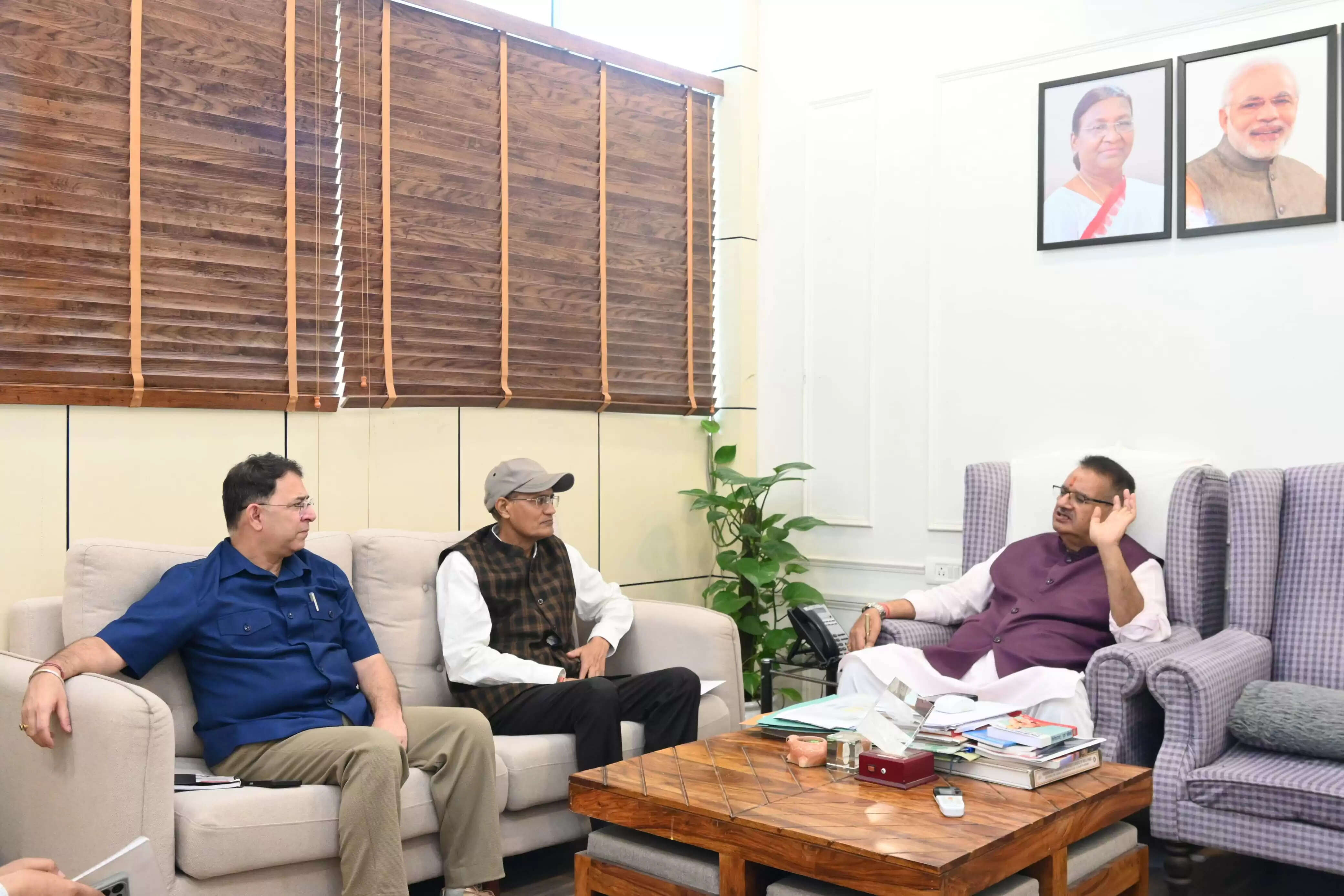 पॉलीहाउस निर्माण कार्य में गति लाएं : कृषि मंत्री गणेश जोशी