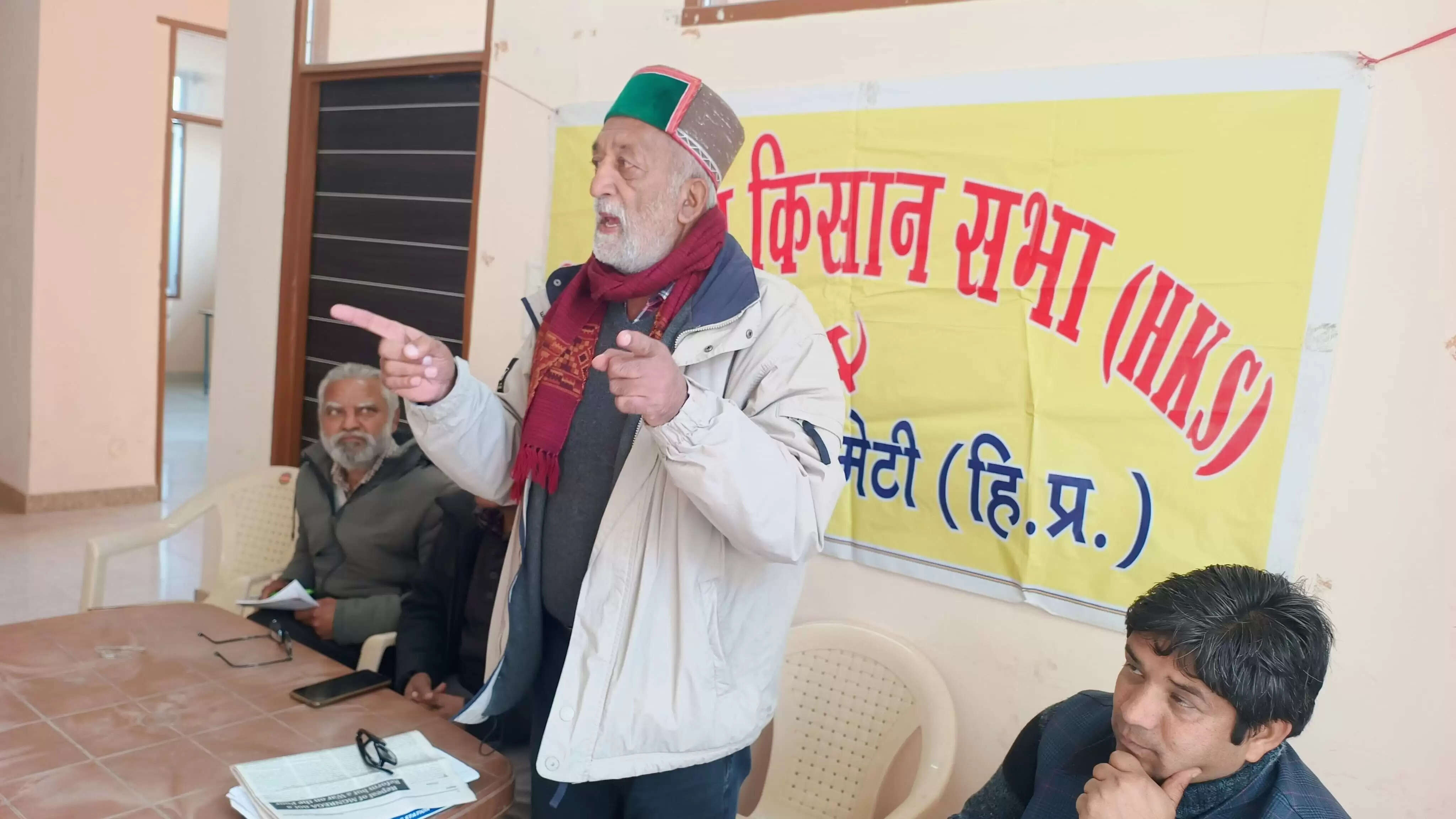 जमीन व मकानों से बेदखली को लेकर नोटिस जारी करने का किसान सभा ने किया विरोध, डीसी को सौंपा ज्ञापन