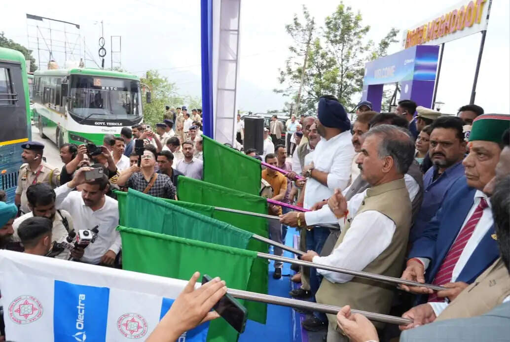 एचआरटीसी के बेड़े में शामिल हुईं 297 नई ई-बसें, एक हज़ार और खरीदने का सरकार ने किया ऐलान