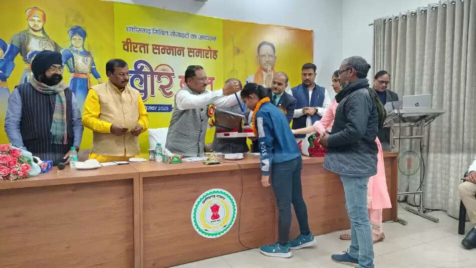 धमतरी:बड़ी बहन की जान बचाने वाली बालिका अंशिका साहू को साहिबजादा जोरावर सिंह वीरता पुरस्कार