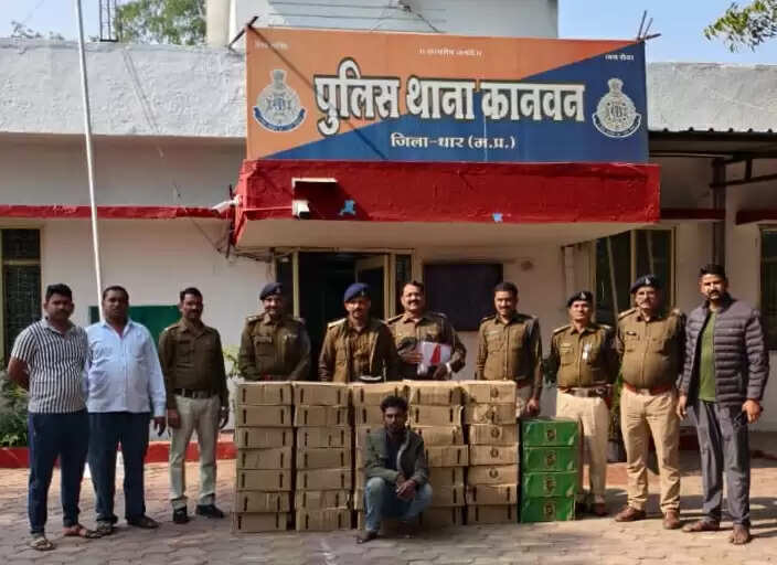 धारः इनोवा कार सहित 40 पेटी अवैध शराब जब्त, तस्कर गिरफ्तार