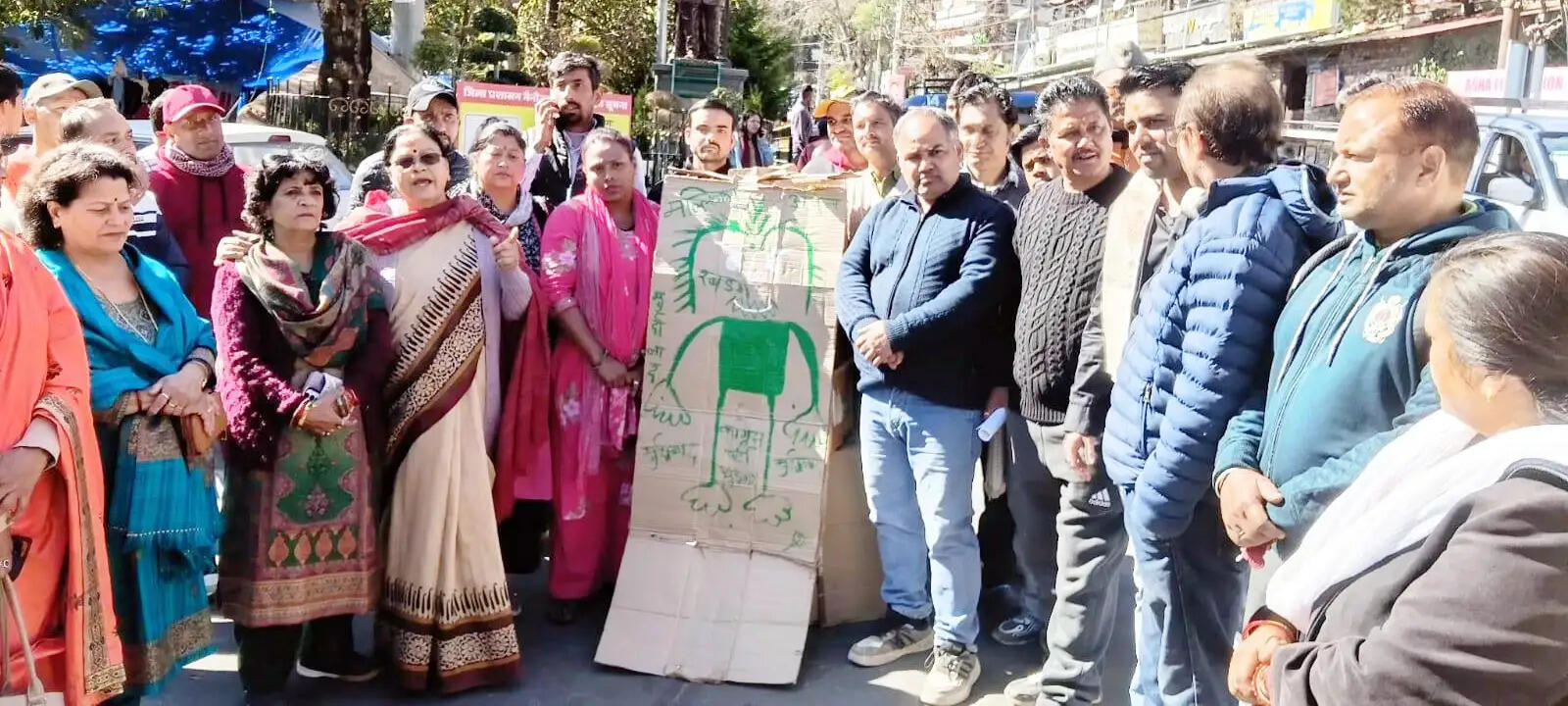 खड़गे की टिप्पणी के विरोध में भाजपा ने फूंका पुतला, का केंद्र