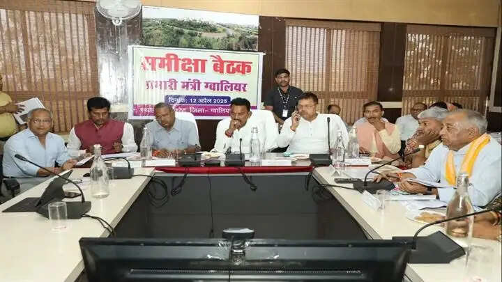 शहरी तथा ग्रामीण क्षेत्र में पेयजल प्रबंधन के लिए किए जाएं पुख्ता इंतजामः मंत्री सिलावट