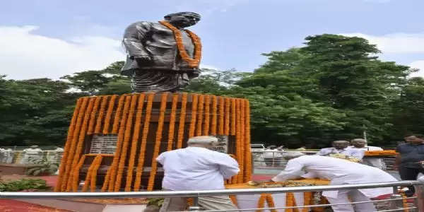 राज्यपाल-मुख्यमंत्री ने बीपी मंडल की जयंती पर दी श्रद्धांजलि