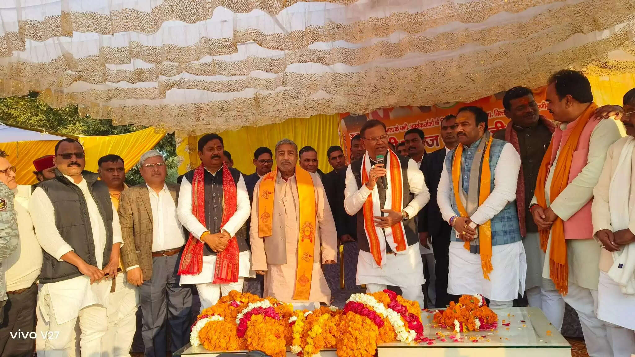 भाजपा प्रदेश अध्यक्ष पंकज चौधरी ने&nbsp;विनय कटियार का हाथ जोड़कर किया स्वागत , ऐसा अंदाज बन गया चर्चा का विषय