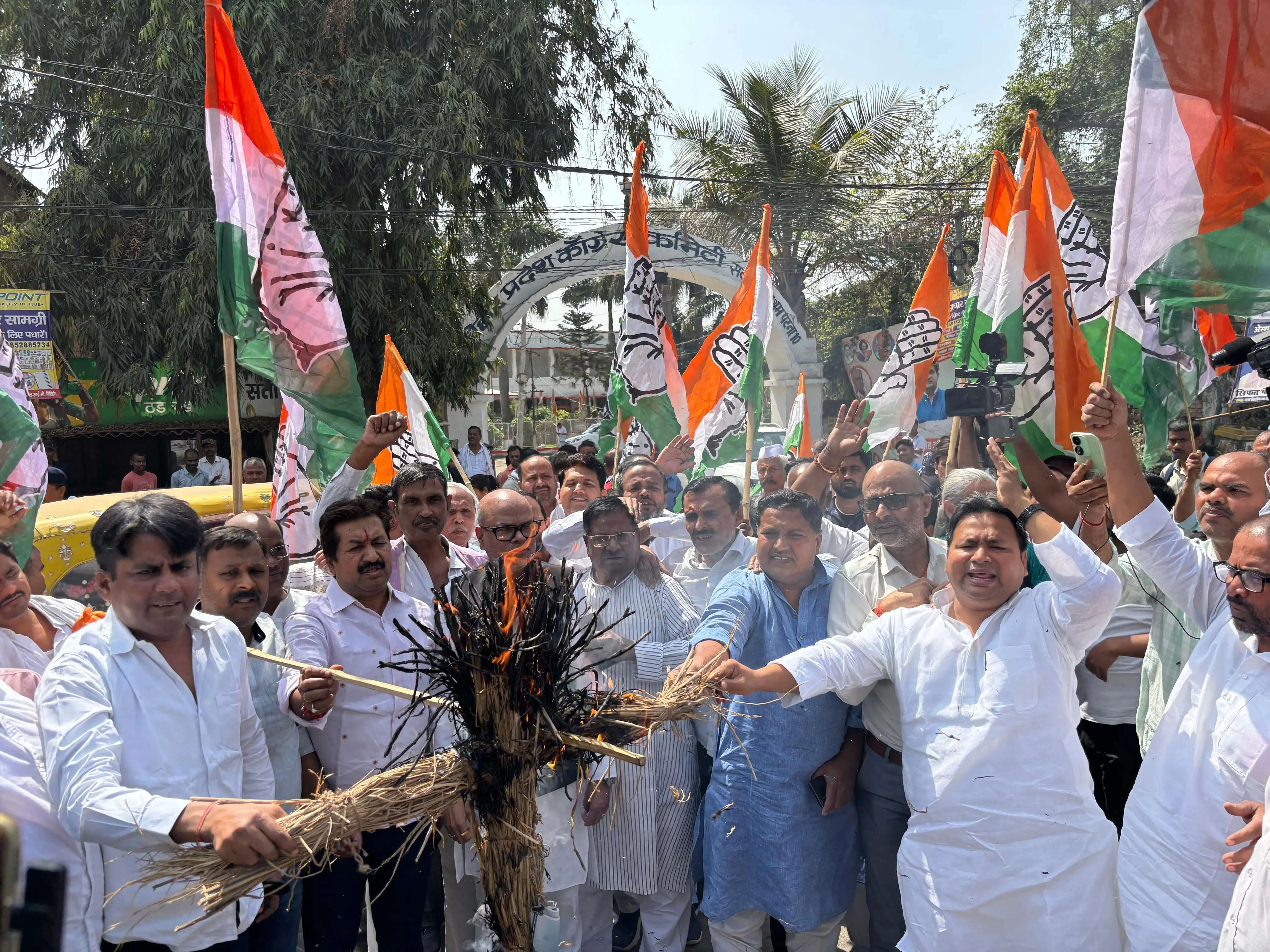कांग्रेस ने लगाया आरोप, लोकतंत्र की हत्या कर रही है भाजपा
