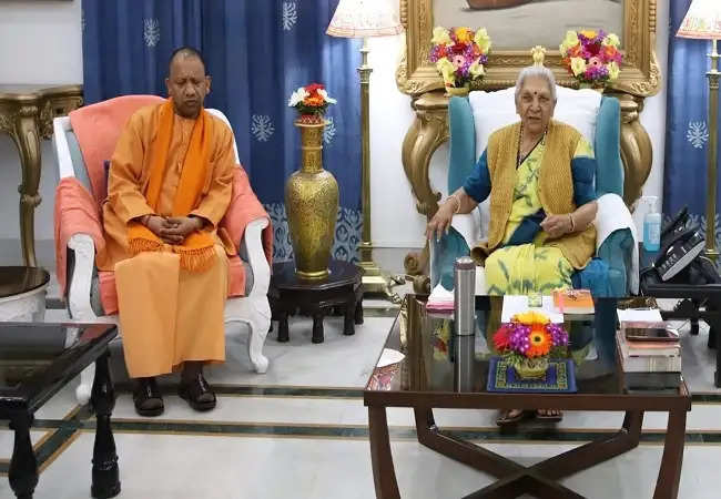 उप्र में मंत्रिपरिषद विस्तार की अटकलों के बीच राज्यपाल से मिले मुख्यमंत्री योगी