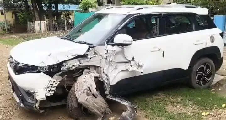 कोरबा: बालको मिनीमाता स्कूल के पास कार और हाईवा की जबरदस्त टक्कर, बाल-बाल बचे कंपनी कर्मी