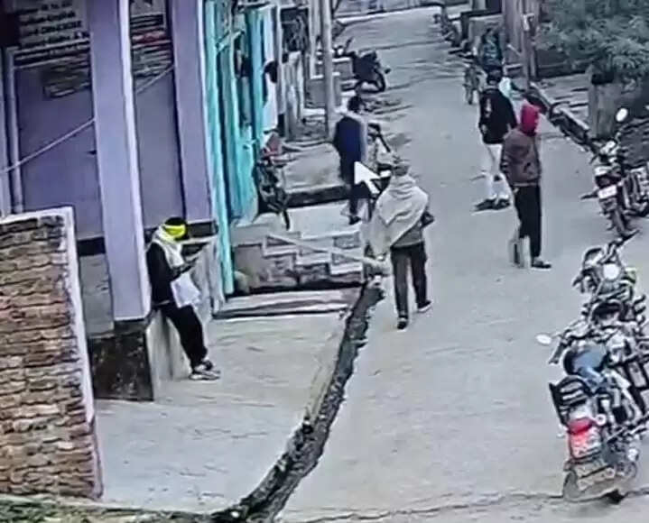 दिनदहाड़े मेडिकल दुकान में चोरी, घटना सीसीटीवी कैमरे में कैद