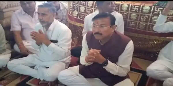 त्रिपुरा सुंदरी दरबार में भाजपा राष्ट्रीय महामंत्री गजेंद्र पटेल ने टेका मत्था,आगामी चुनावों में जीत की लगाई अर्जी