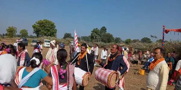 आंग्ल नववर्ष के पहले दिन सैलानियों से गुलजार रहे खूंटी के पर्यटन स्थल