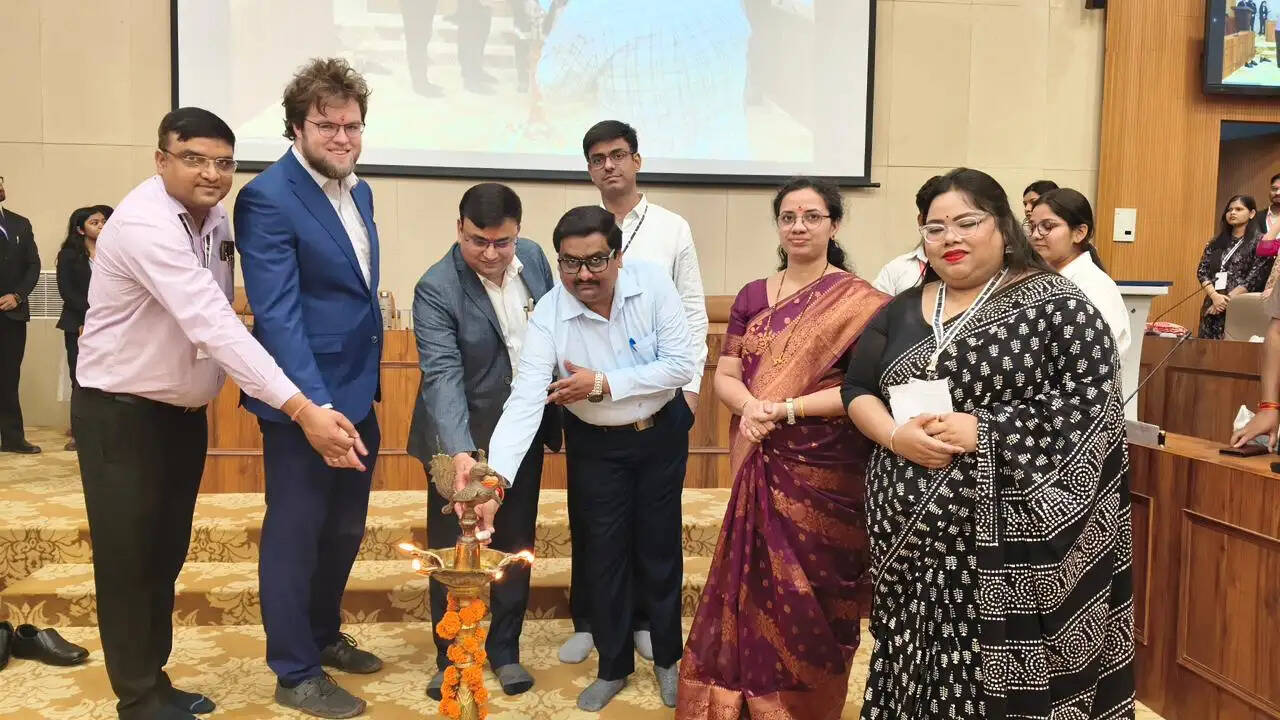 साइबर स्पेस के साथ कानून को भी लचीला बनाना होगा : प्रो. अतुल कुमार पांडेय