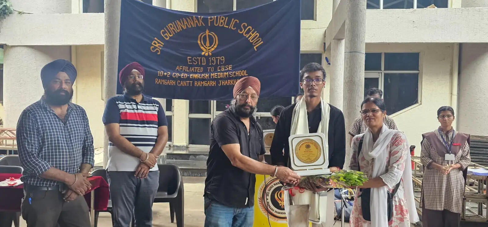 आईआईटी में सफल छात्रों का&nbsp;श्री गुरु नानक पब्लिक स्कूल में स्वागत