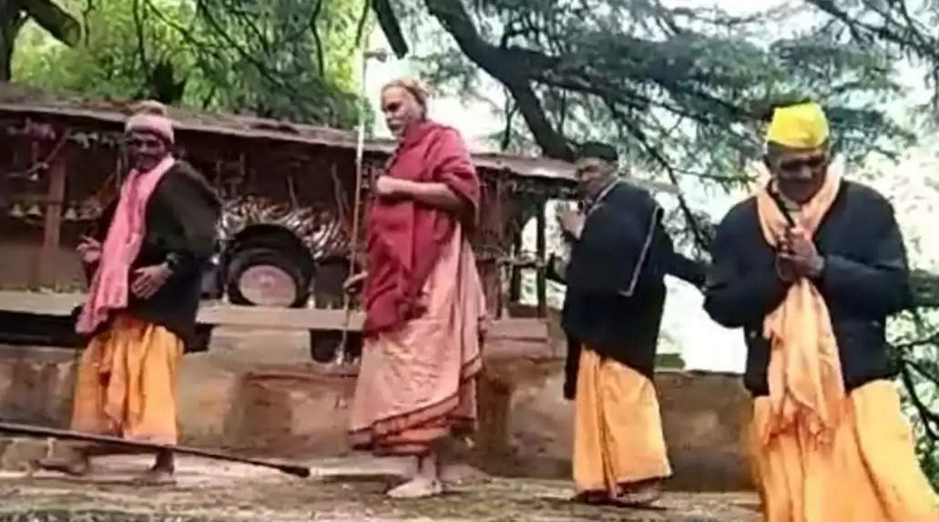 शंकराचार्य स्वामी अविमुक्तेश्वरानंद महाराज ने लाटू धाम में की पूजा-अर्चना