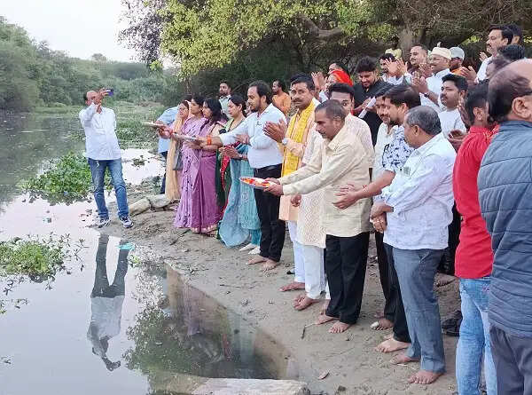 सरयू नदी की सफाई, घाट के सौंदर्यीकरण और झिंगहा घाट का नाम बदलने मांग उठी