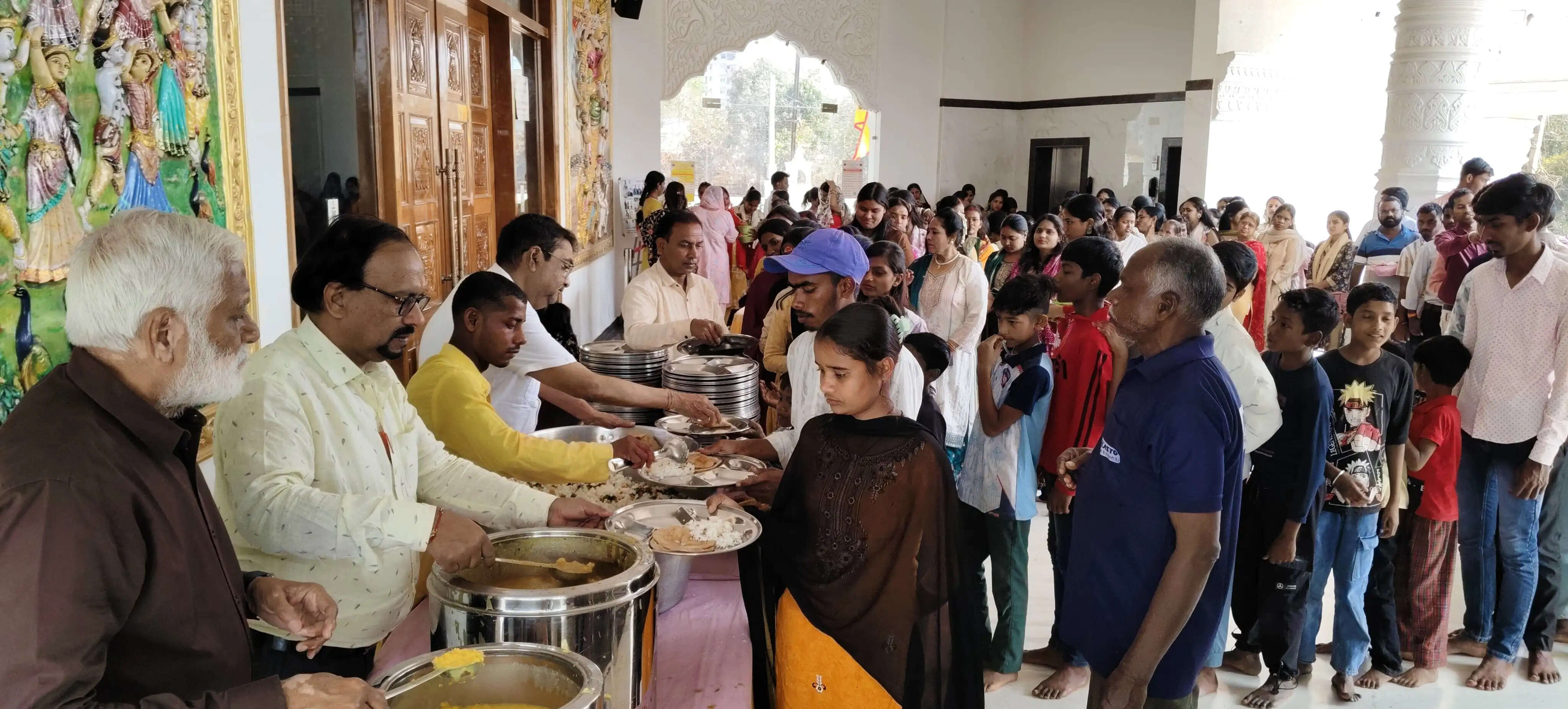 रांची के पुंदाग स्थित श्री राधा कृष्ण प्रणामी मंदिर में 254वां अन्नपूर्णा सेवा महाप्रसाद भंडारा