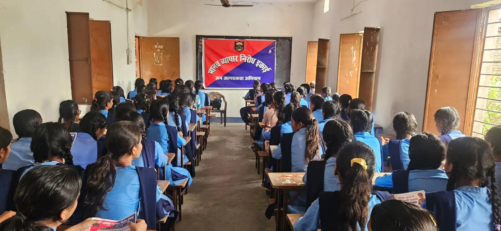सारण पुलिस ने छात्राओं को मानव तस्करी और साइबर सुरक्षा के प्रति किया जागरूक